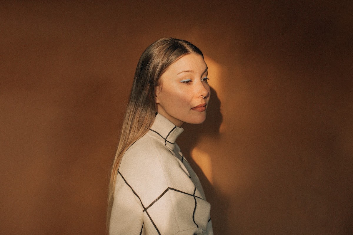 [NO COUNTRY PREMIERE] Bre Kennedy Reflects on Lost Time with New Fall Ballad “Where Did Summer Go?”