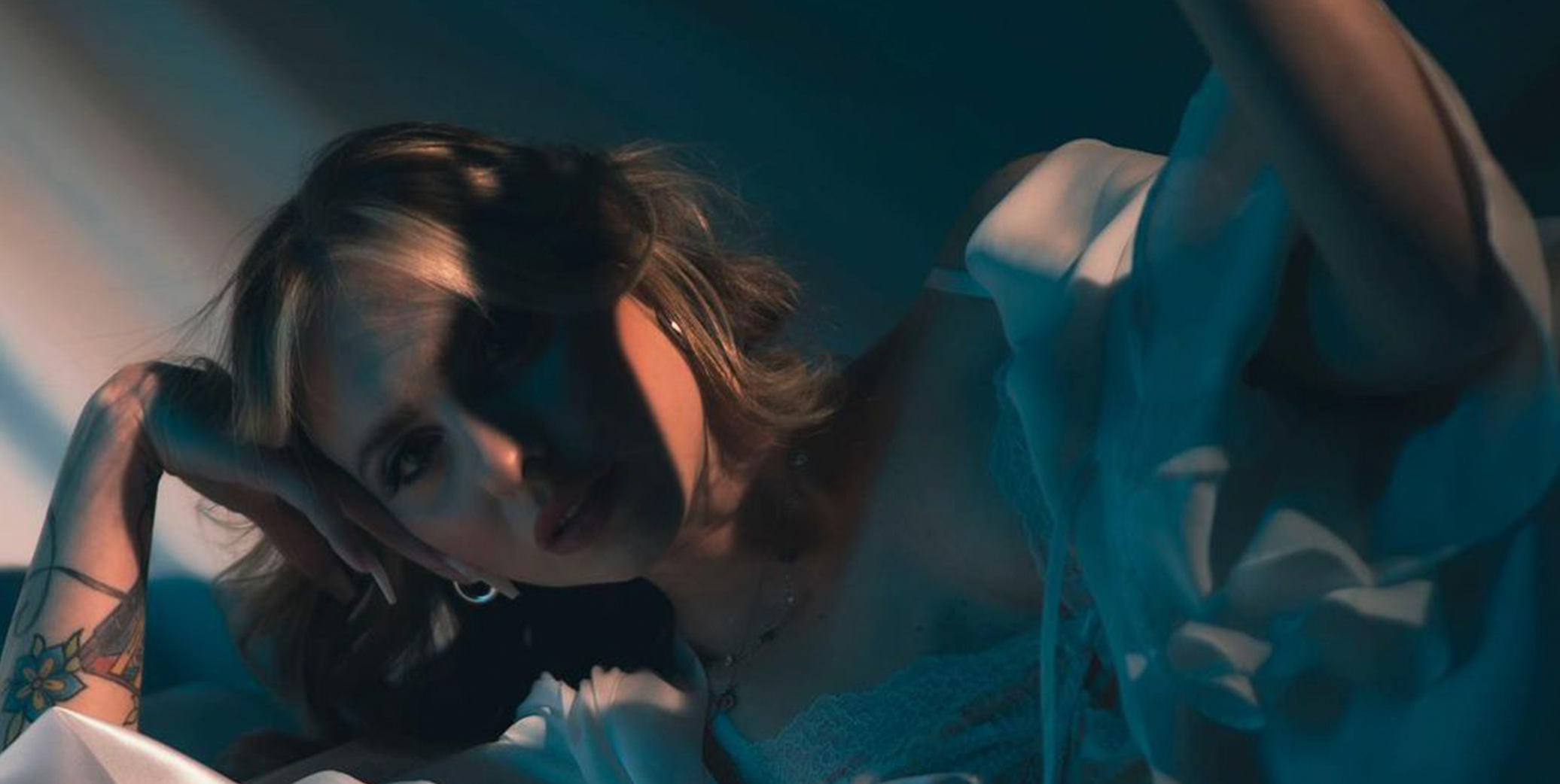 Pop Artist Alis Vibe On Moving from Milan to Nashville, Drawing Inspo from Miley & Discovering the Local Fashion Scene