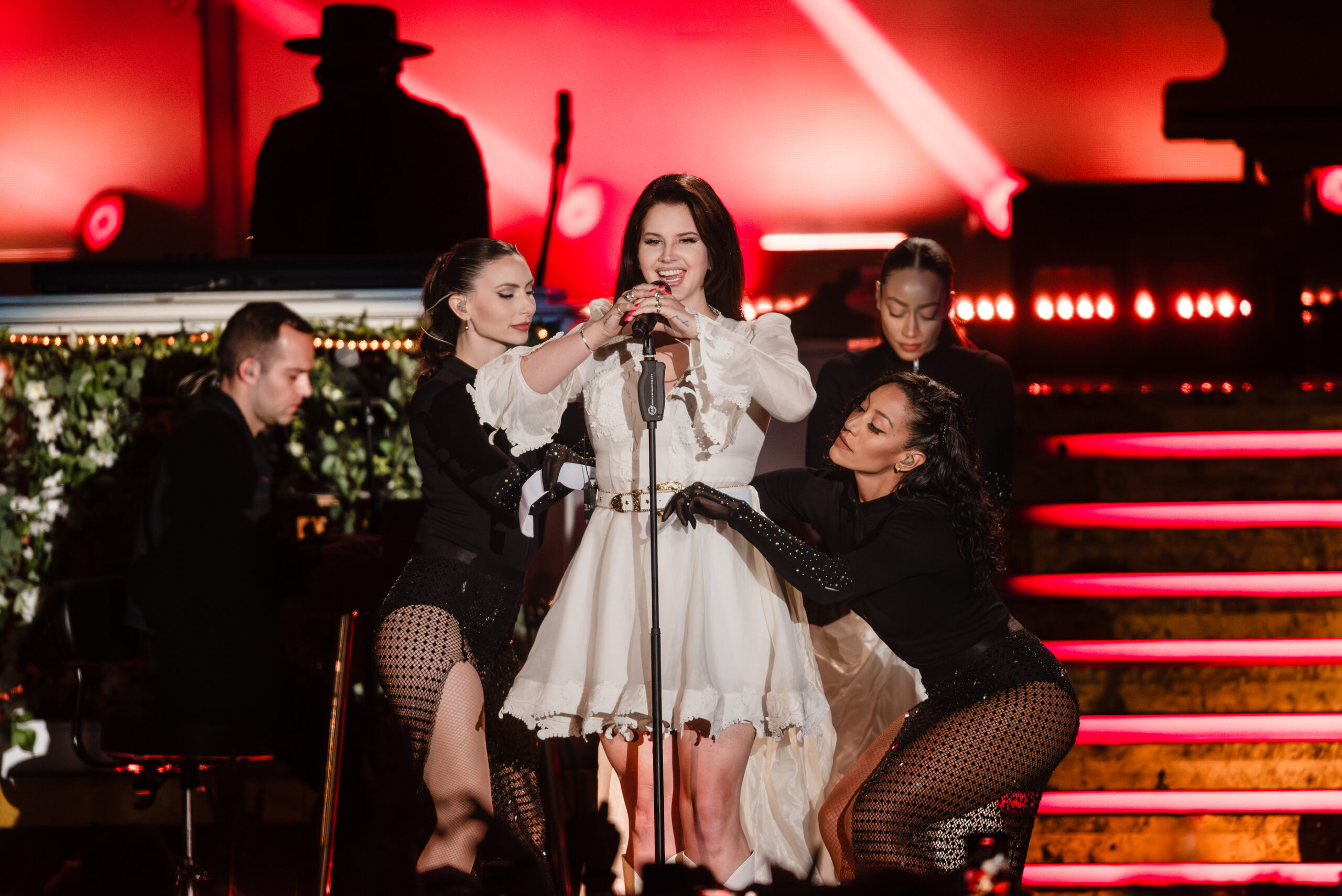 REVIEW: Lana Del Rey w/ Nikki Lane | 9.14.23 @ FirstBank Amphitheater [PHOTOS]