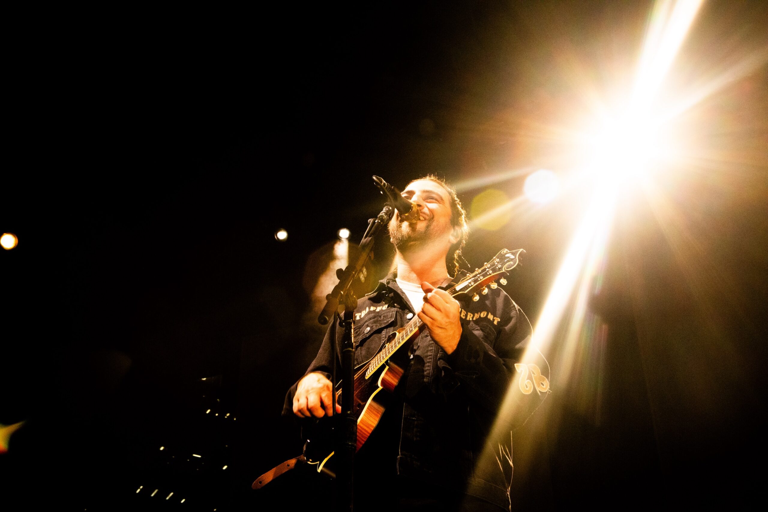 REVIEW: Noah Kahan w/ Samia | 10.4.23 @ Ascend Amphitheater [PHOTOS]